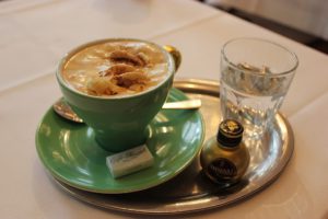 【オーストリア】歴史的なコーヒーを知ろう！最初はメジャーな「メランジュ」、慣れたらコレ